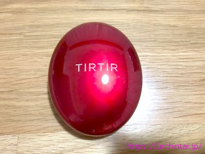 Tirtir ティルティルのクッションファンデの色選びを解説 種類や赤 黒 ピンクの違いの比較と肌荒れするのか口コミを調査 ママと子供のナビサイト